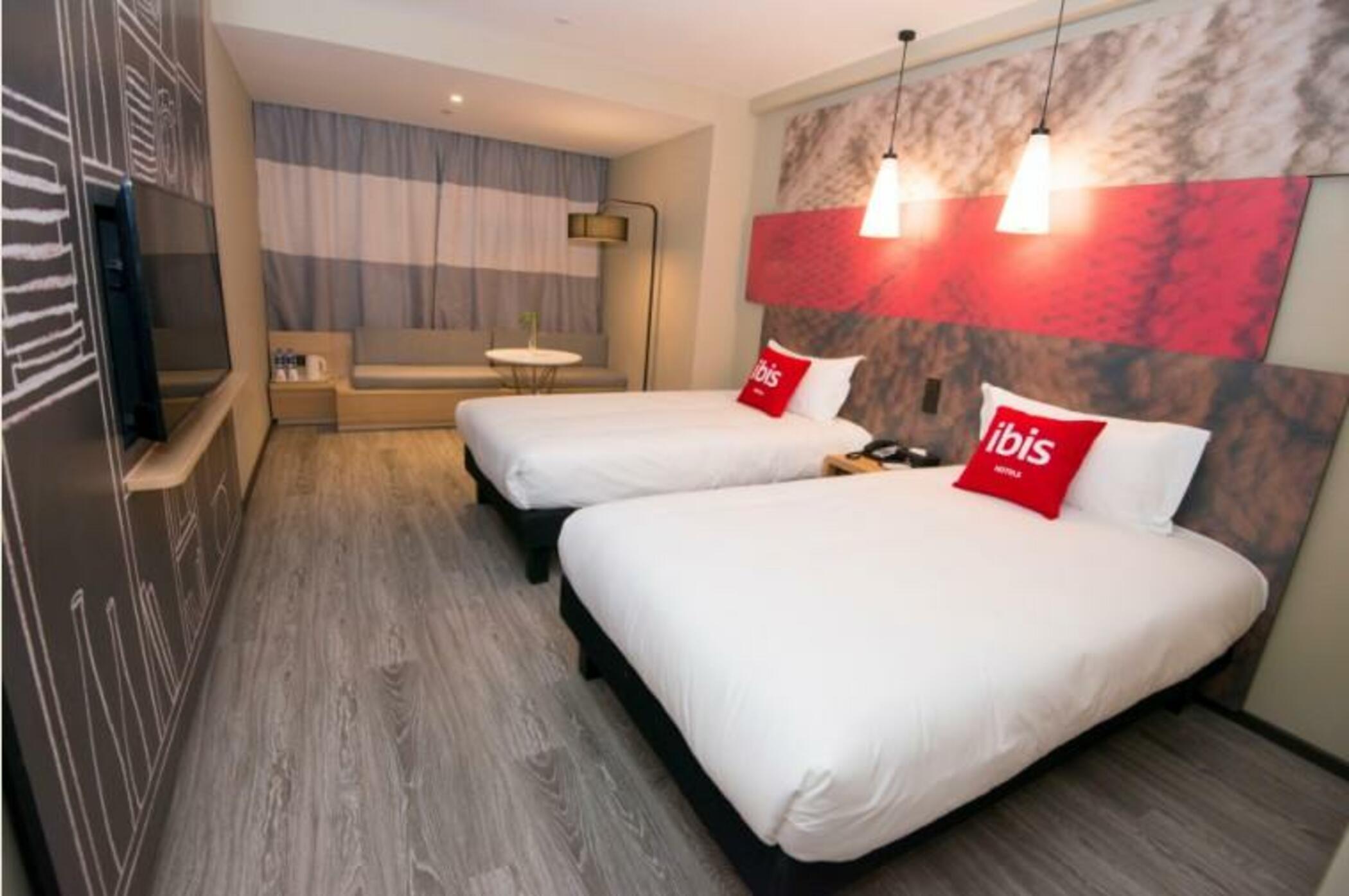 Ibis Luoyang Baolong Square Hotel Экстерьер фото